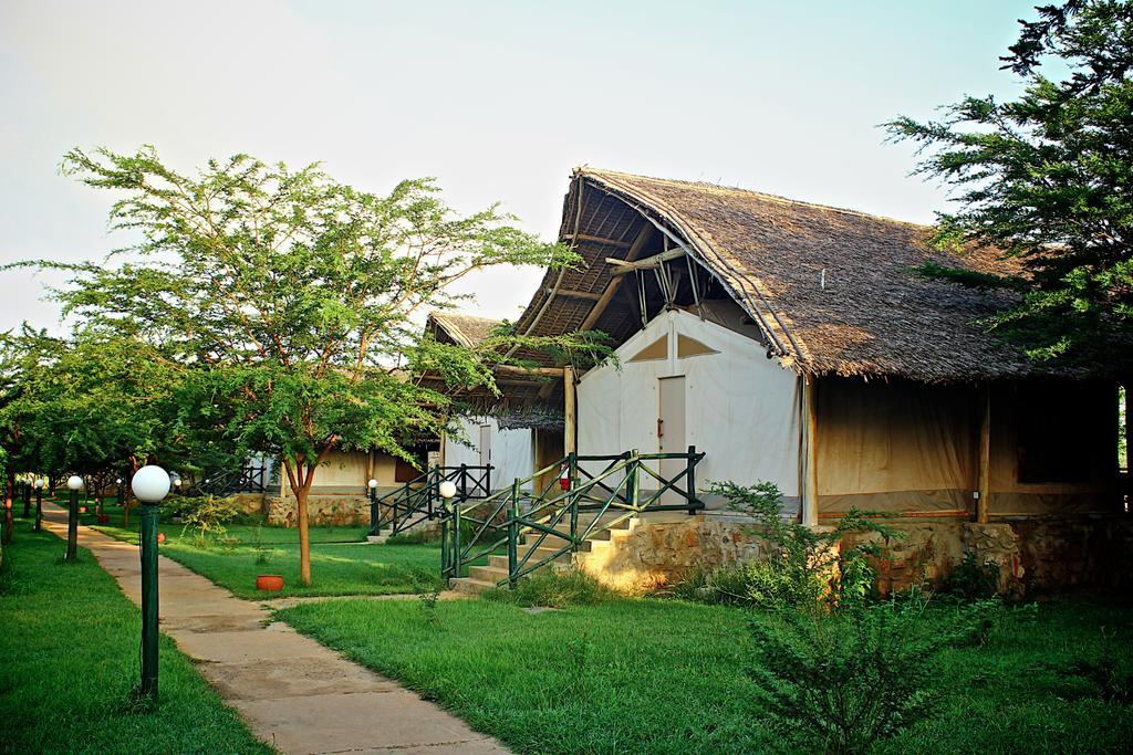 Manyatta Camp Hotel Voi Exterior photo